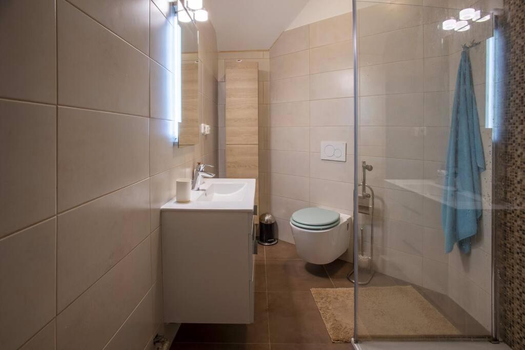 7 Bedroom Secluded Villa Close To Prague Říčany Extérieur photo
